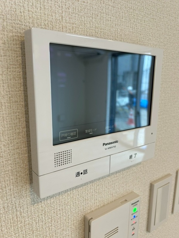 セキュリティ　大きな画面で来訪者確認できます。ISEGとも連動しています。