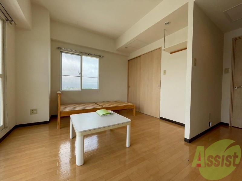 その他部屋・スペース　こちらのお部屋は光が差し込む、温かみのあるお部屋です。