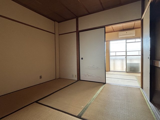 居室・リビング　フローリングだけでなく、和室もあります