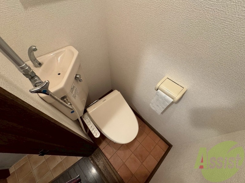 トイレ　こちらはトイレです。清潔感があり、安心して使用できます。