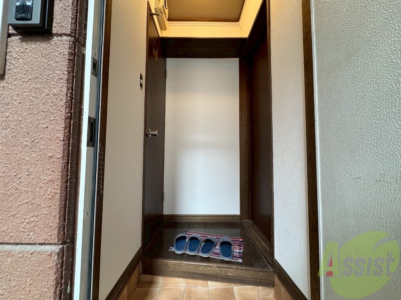 玄関　玄関の様子です。明るい印象ですね。気分もあがりそう。