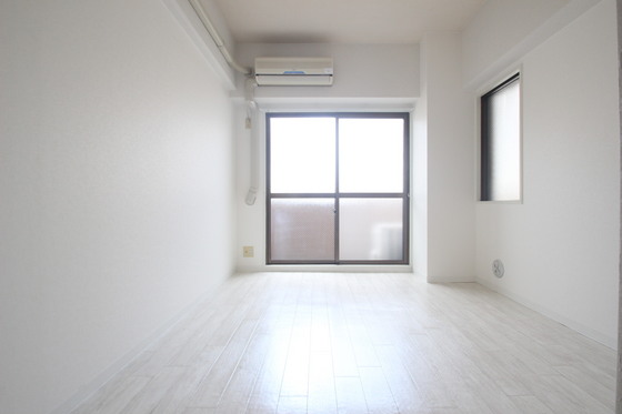 居室・リビング　※別号室の写真です