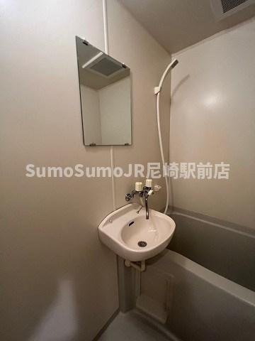 洗面設備　スペースが確保できる洗面所です