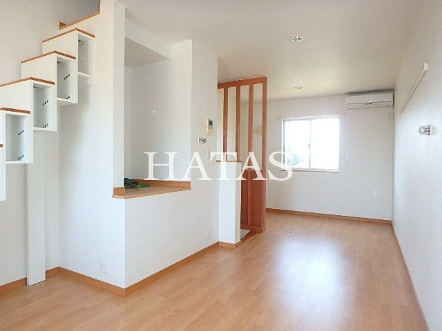 居室・リビング　同物件別部屋