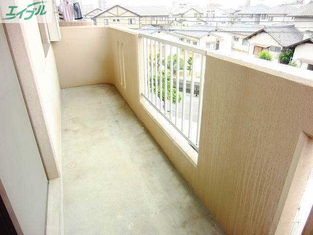 バルコニー　広々したバルコニー