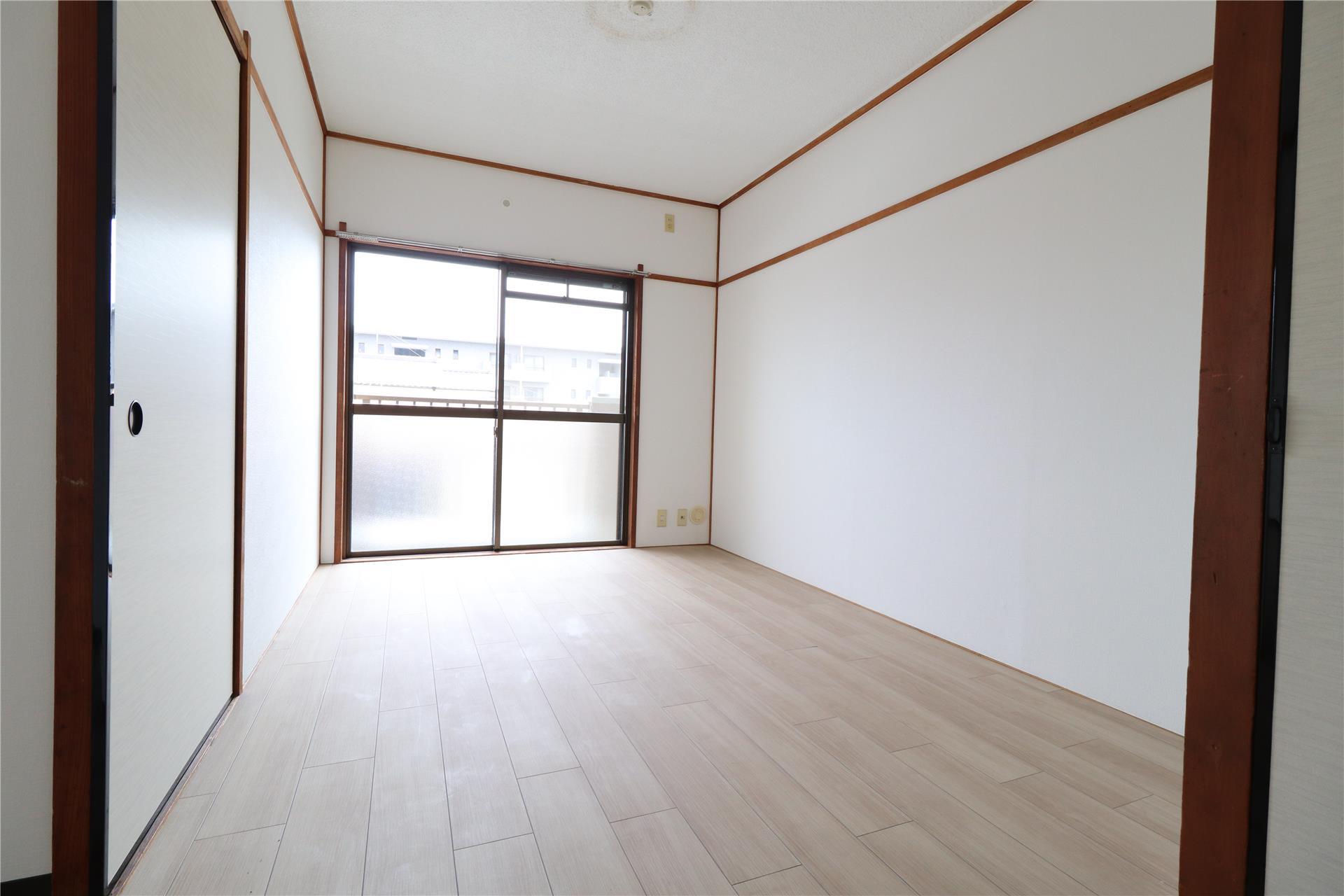 その他部屋・スペース　和室隣の７帖の洋室です。ベランダにも出られます。