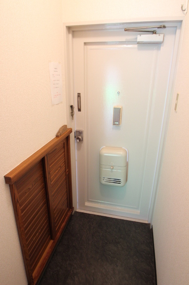 玄関　※別号室の写真になります。