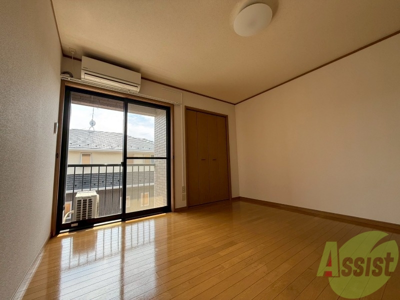 その他部屋・スペース　洋室を別角度から撮影しました。イメージを掴んでください。