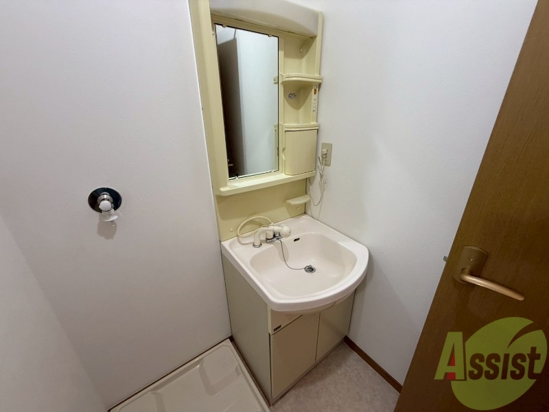 洗面設備　洗面台は独立洗面台です。毎日の身支度が楽しくなりそうですね。