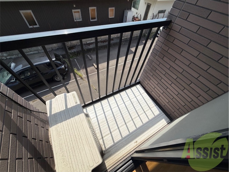 バルコニー　バルコニーはコチラです。長さも幅もちょうどいい広さです。