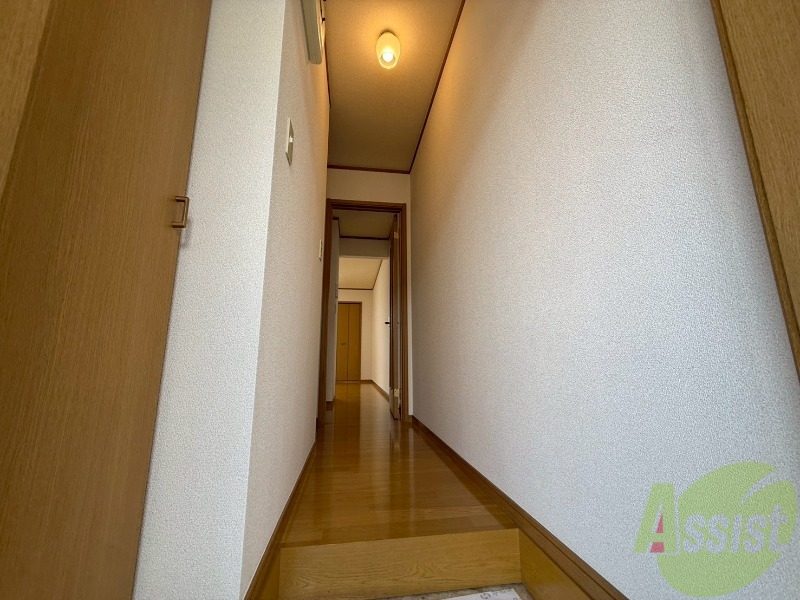 玄関　玄関から撮影しました。玄関の広さもちょうどいいですね。