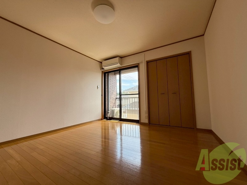 居室・リビング　洋室は９帖です。広々していていいですね。