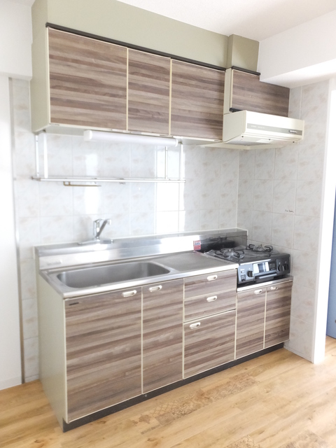 キッチン　シートを張りなおしガスコンロ設置しました