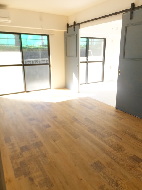 居室・リビング　おしゃれな柄のフロアタイル