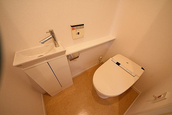 トイレ　※別部屋の参考写真です。