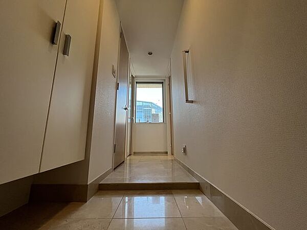 玄関　※別部屋の参考写真です。