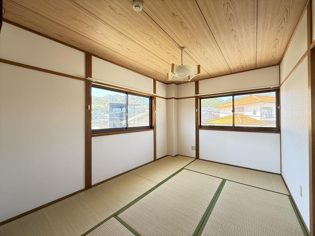 居室・リビング　６畳和室上右側