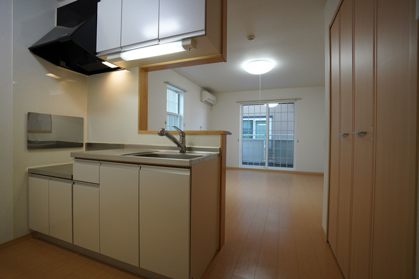 キッチン　同じ建物の別のお部屋