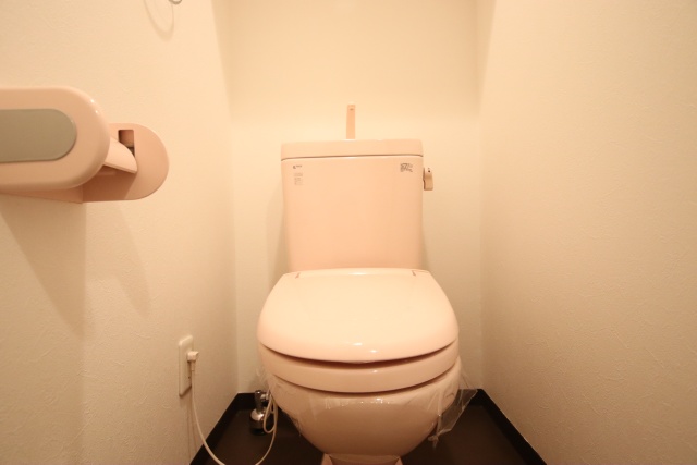 トイレ　※別室の参考写真の為、現況優先です。