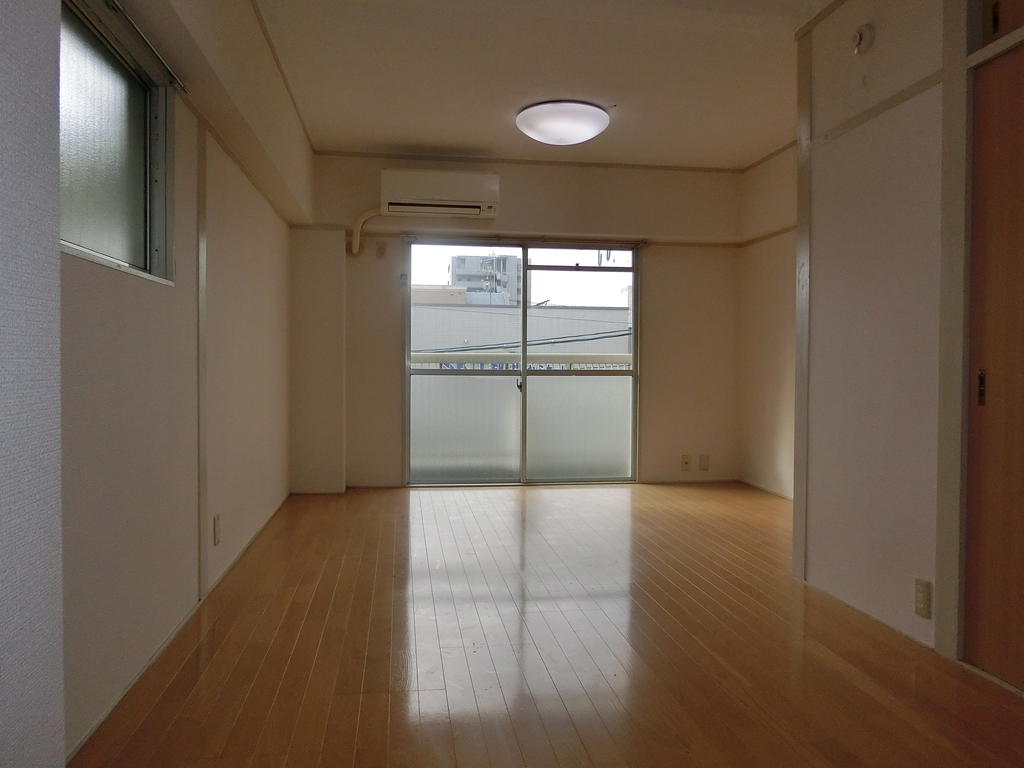 居室・リビング　現況を優先させていただきます。