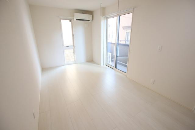 その他部屋・スペース　【洋室９．８帖】　白を基調としたお部屋♪