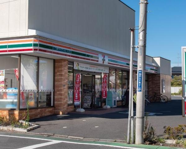 コンビニ　セブンイレブン（コンビニ）まで604m