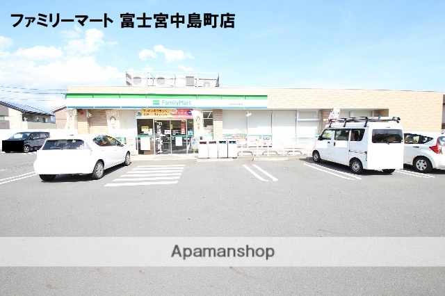 コンビニ　ファミリーマート（コンビニ）まで802m