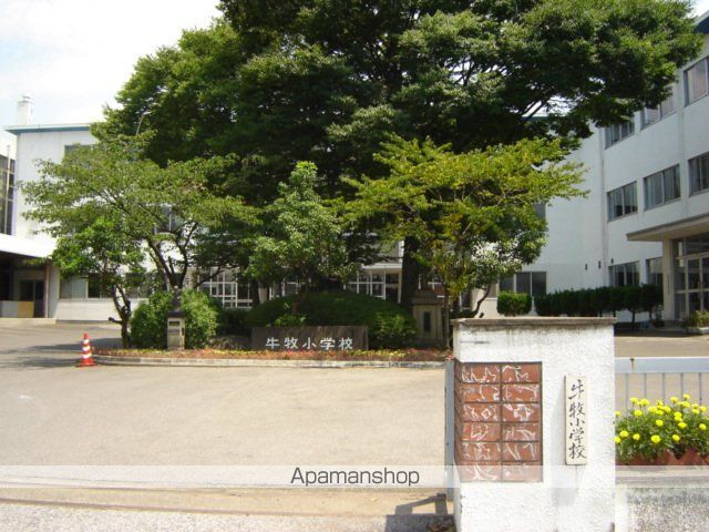 その他　牛牧小学校（その他）まで870m