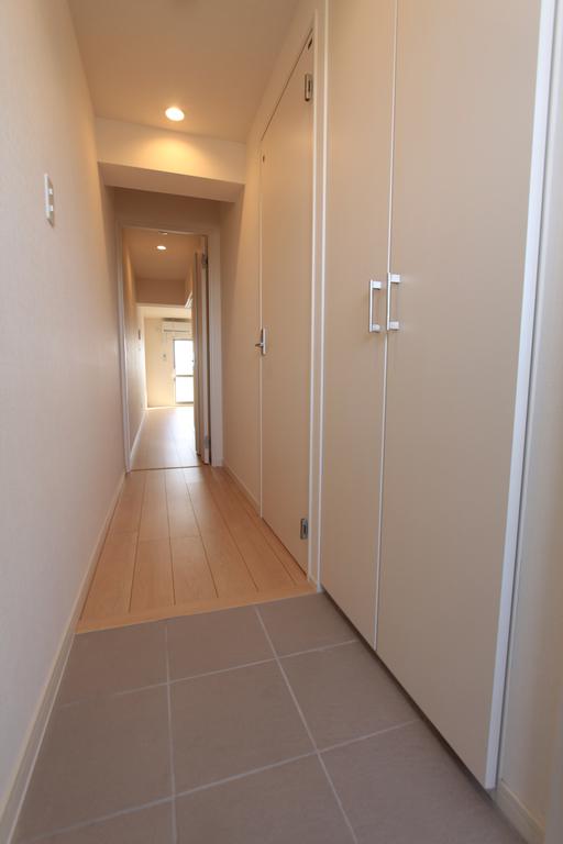 玄関　※家具は付きません。写真は同タイプの別部屋です。