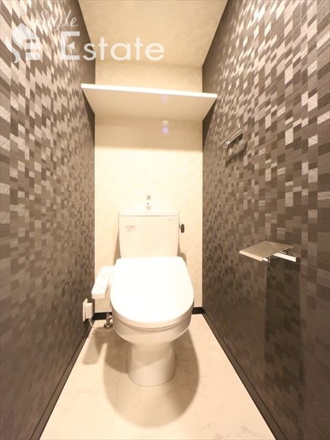 トイレ　温水洗浄便座付きトイレ