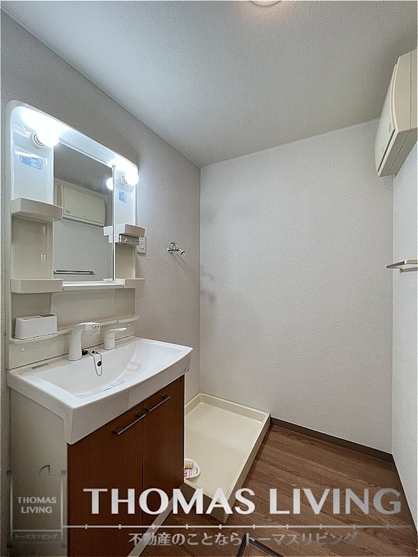 洗面設備　広々とした脱衣所スペース御座いますよ。