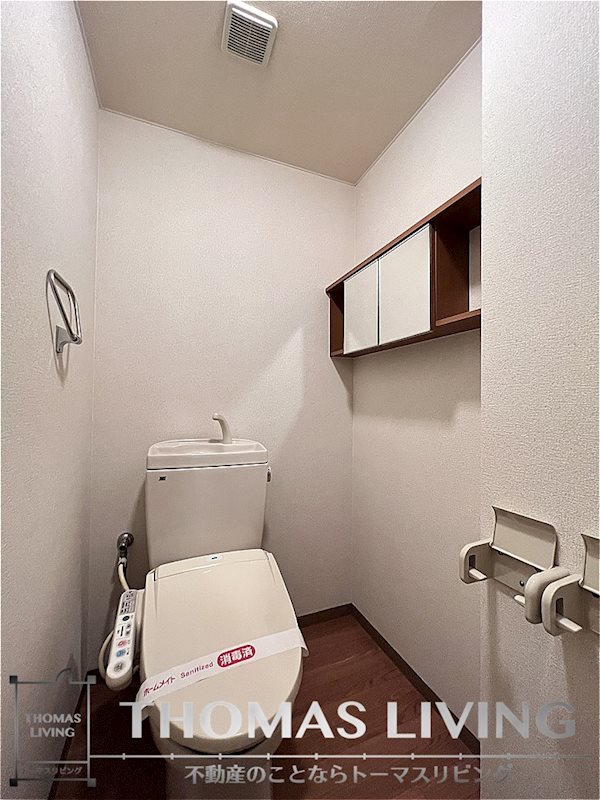 トイレ　嬉しいウォシュレット付きです。