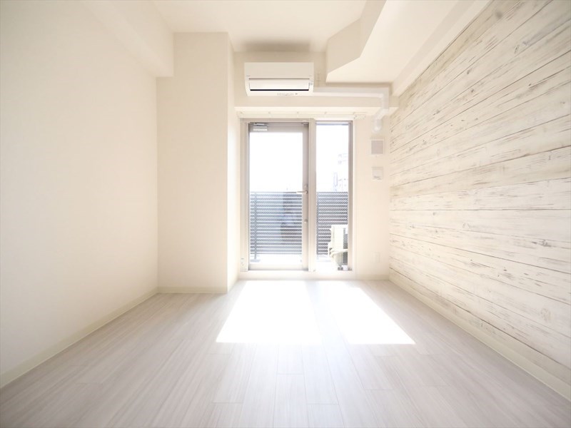 居室・リビング　洋室6.5帖　エアコン完備　クローゼット付　バルコニー