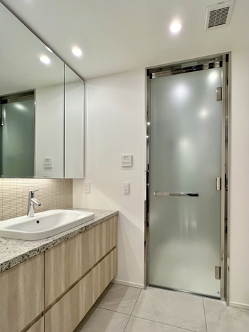 洗面設備　※別部屋の参考写真です。