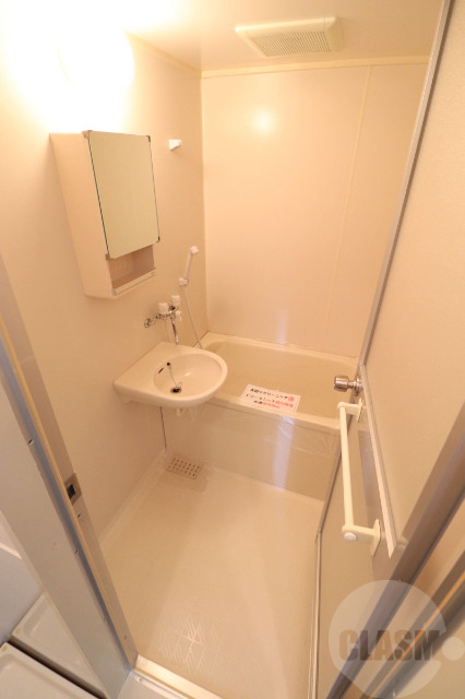 バス・シャワールーム　清潔感のあるバスルームです