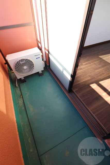 バルコニー　南向きの明るいバルコニーです