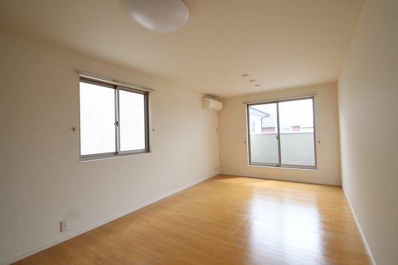 居室・リビング　※他号室の写真です