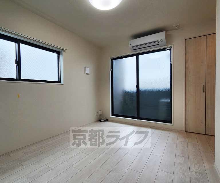 居室・リビング　明るい洋室