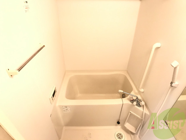 バス・シャワールーム　浴槽があるので、疲れた時はゆっくりと湯船につかりましょう。