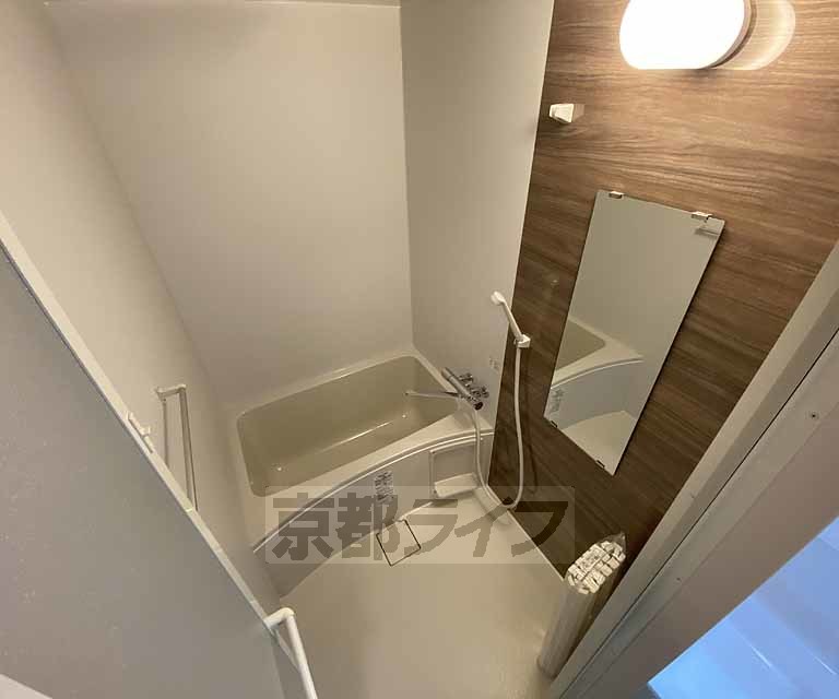 バス・シャワールーム　ゆったりとくつろげる浴室です。