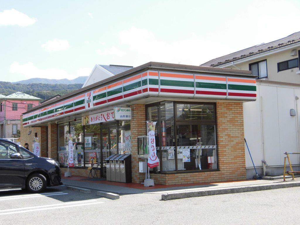 コンビニ　セブンイレブン山形中桜田3丁目店（コンビニ）まで203m