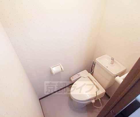 トイレ　シャワートイレ付き