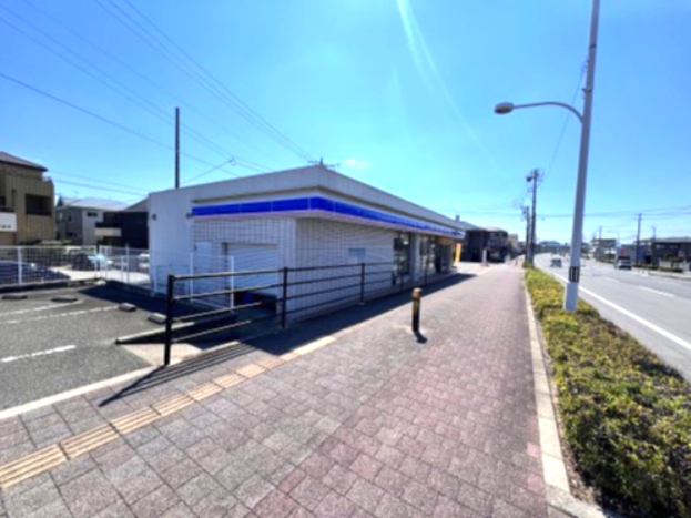 コンビニ　ローソン 徳島安宅三丁目店（コンビニ）まで578m