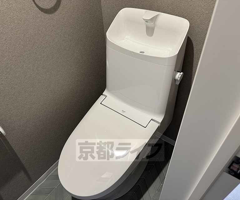 トイレ　ウォシュレット付き・