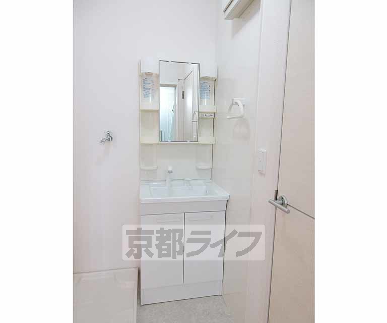 洗面設備　うれしい独立洗面台です