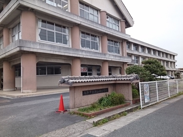 小学校　鳥取市立湖山西小学校（小学校）まで300m