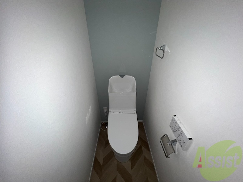 トイレ　温水洗浄便座となっており、非常に便利です。