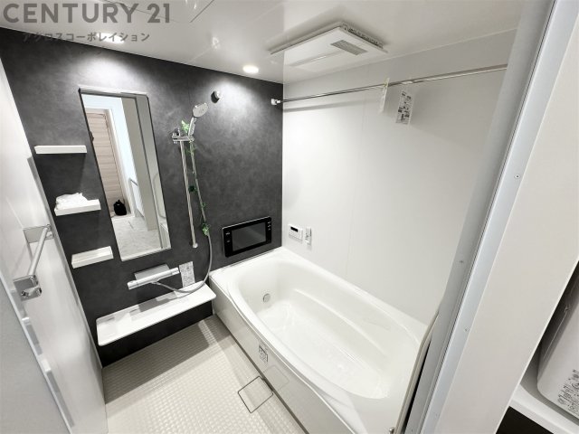 バス・シャワールーム　テレビ付きお風呂