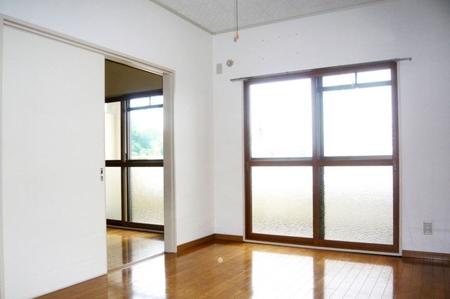 居室・リビング　南向きで日当たり良好