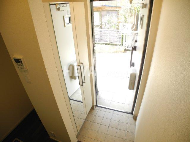 玄関　※反転間取りのお部屋の画像です※